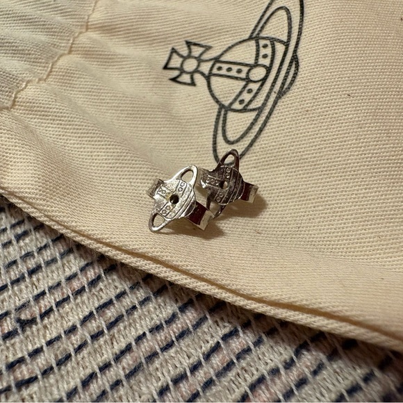 Vivienne Westwood Diamante Heart Earrings - Picture 3 of 8